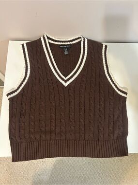 Streetwear Society Brown Cable-Knit V-Neck Sweater Vest with Cream Trim Size M